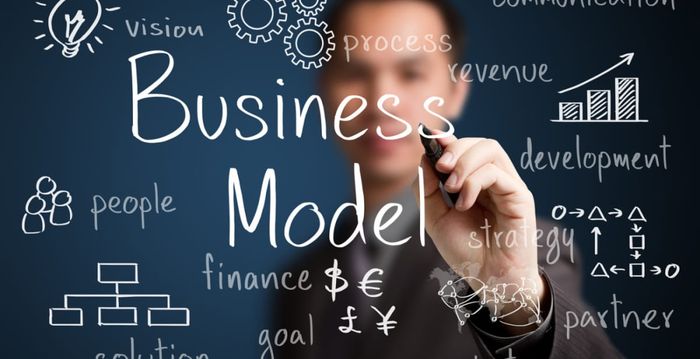 Классическая бизнес модель проигрывает тренинговому бизнесу.